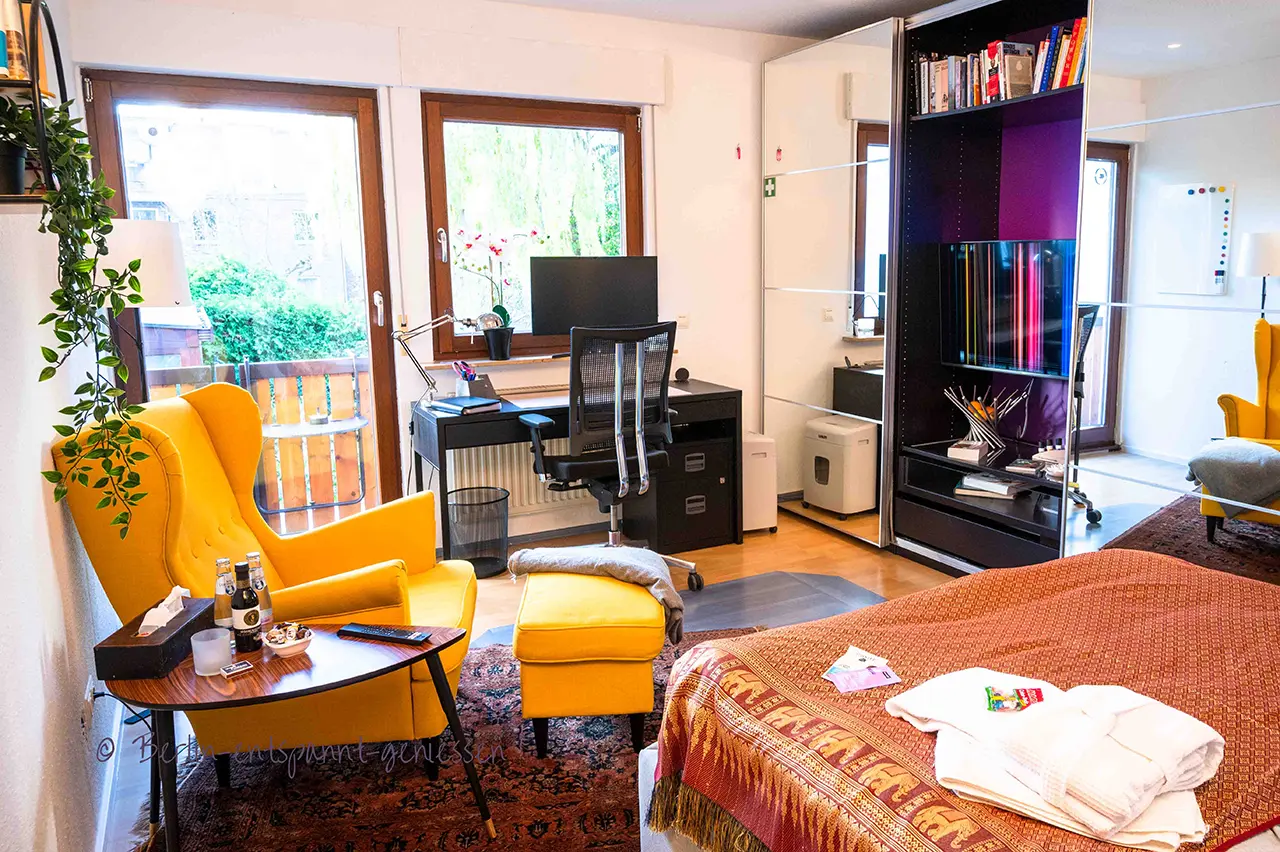 Das Zimmer "Work & Wellness" von Berlin entspannt genießen mit Blick auf Balkon